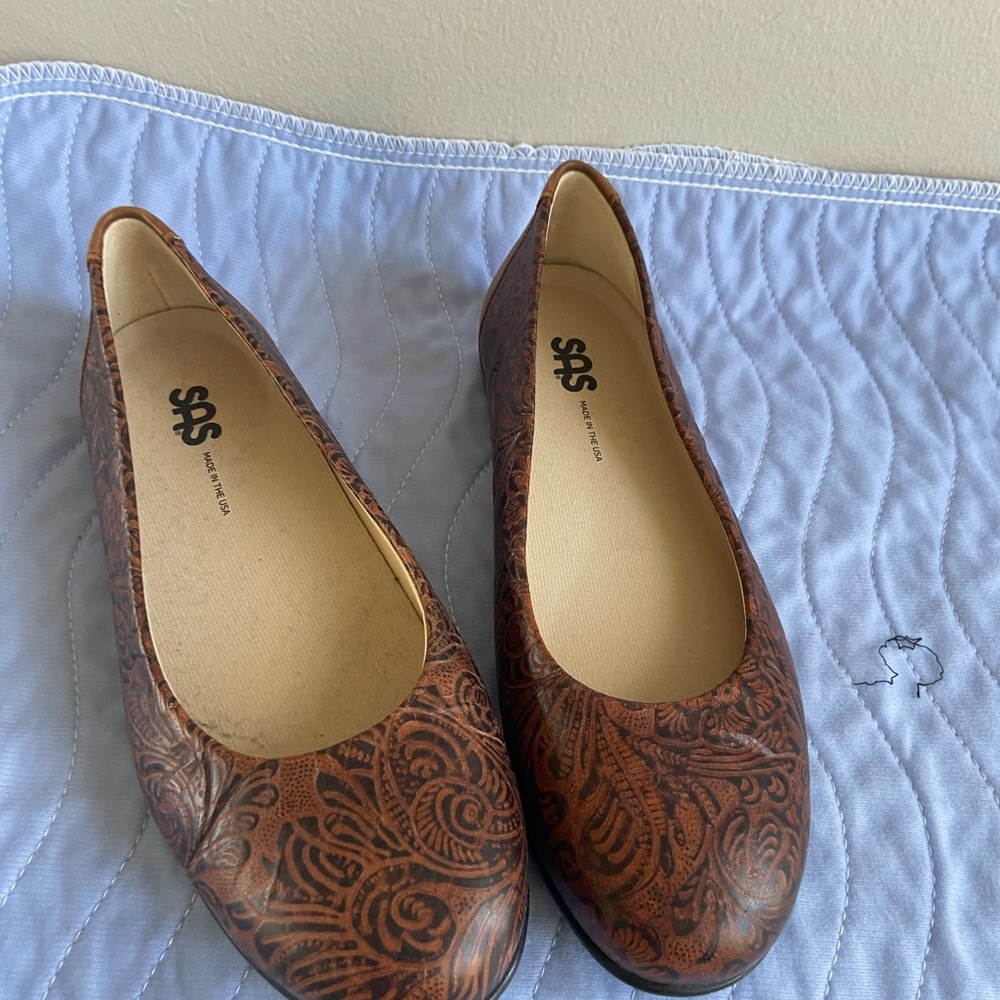 SAS Women's Intricate Brown Flats